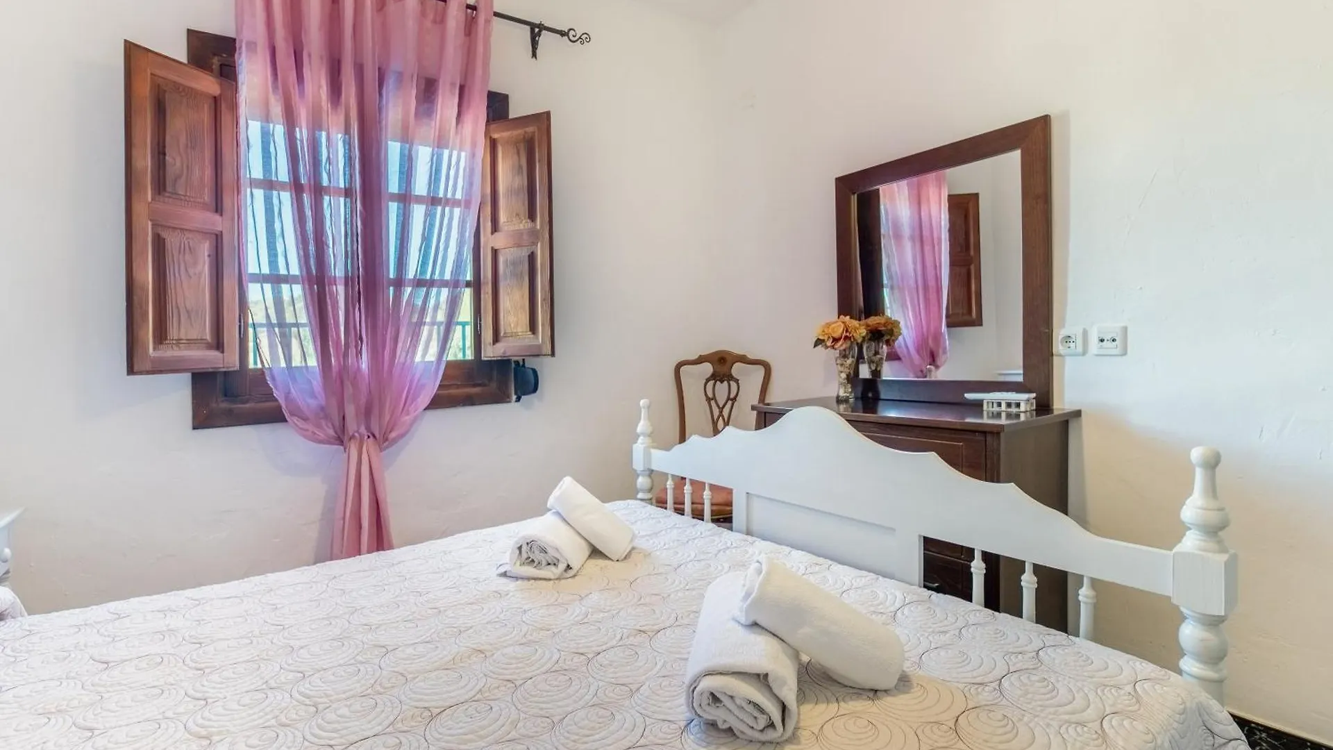 Hotel El Abuelo Guaro Pensjonat