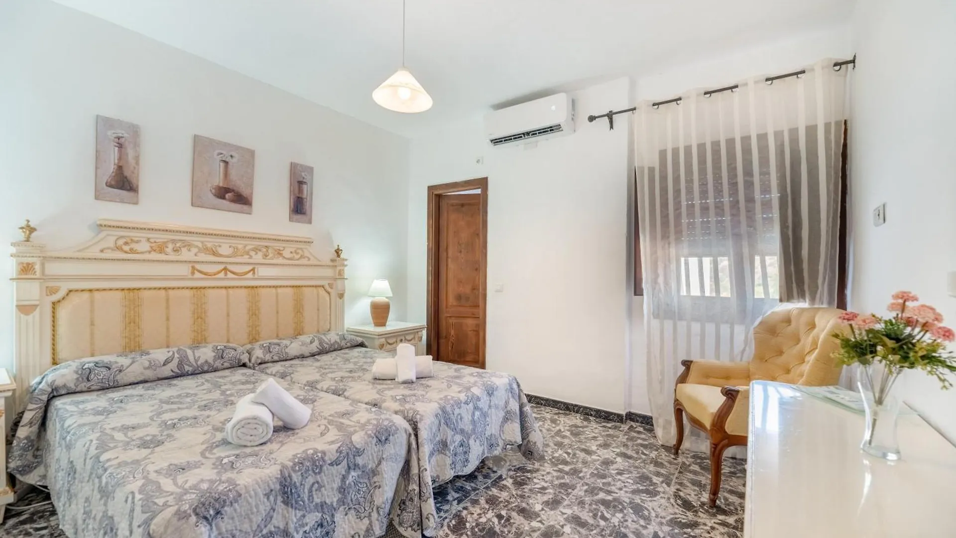 Hotel El Abuelo Guaro 0*,