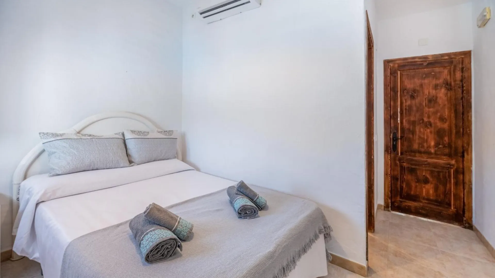 Hotel El Abuelo Guaro 0*,