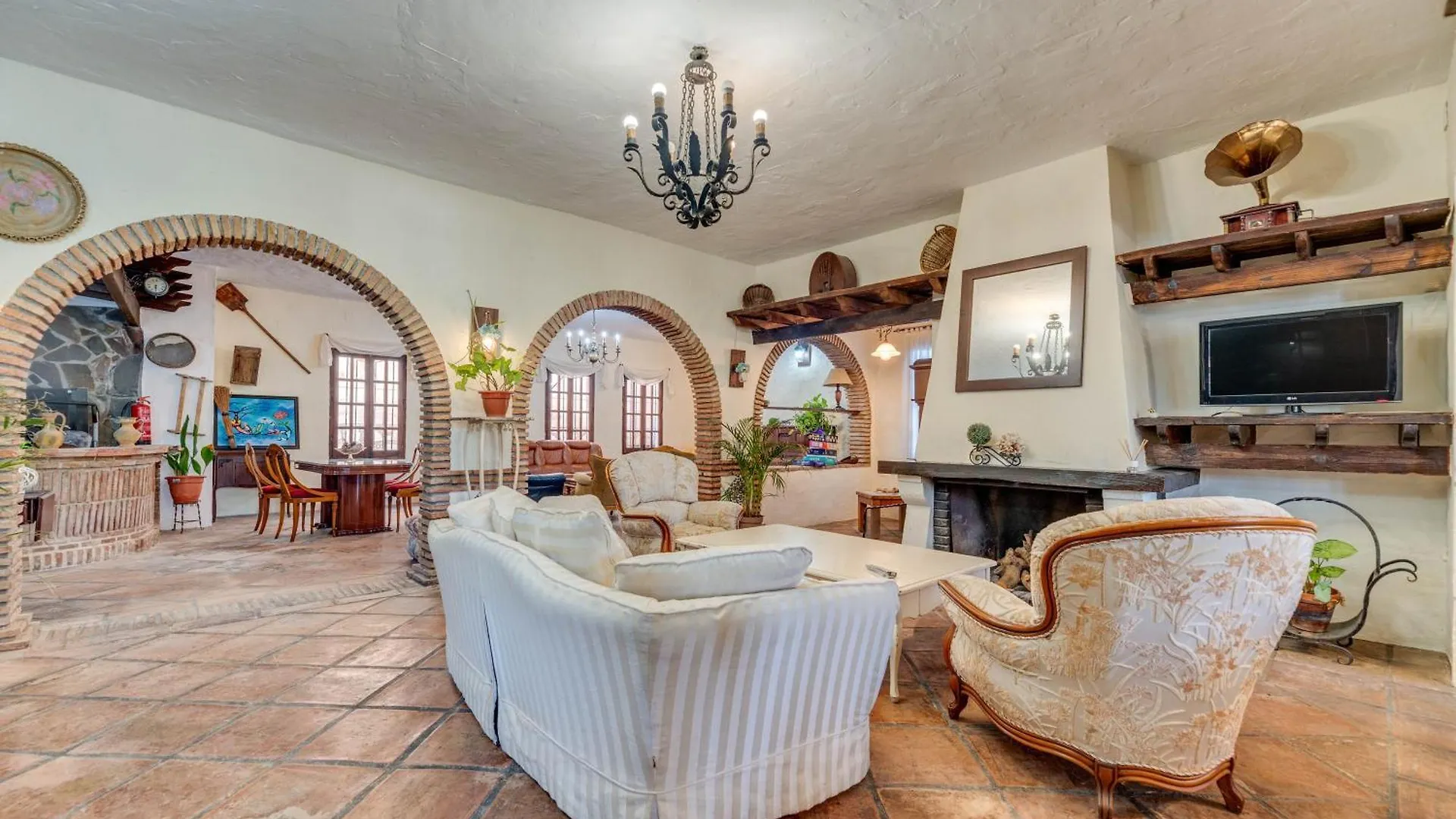 Hotel El Abuelo Guaro 0*,