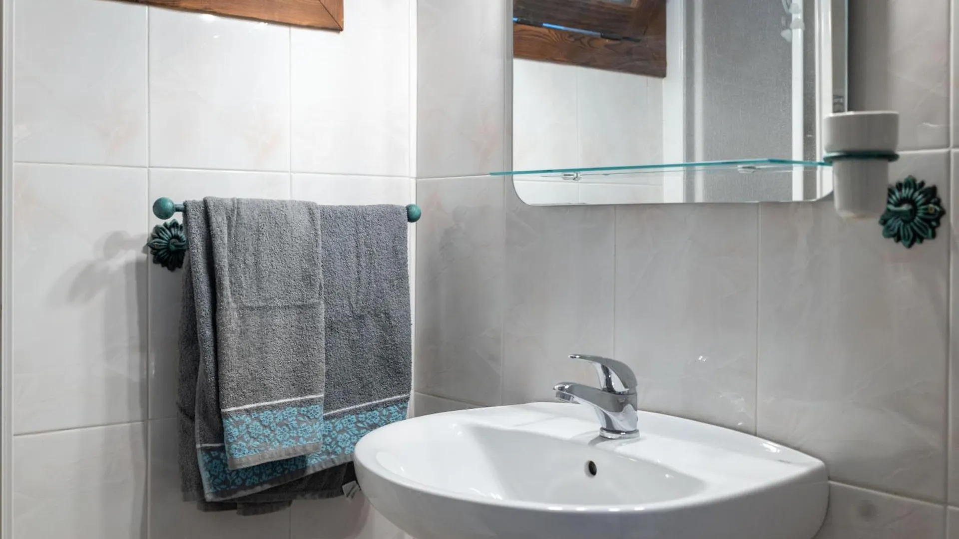 Hotel El Abuelo Guaro