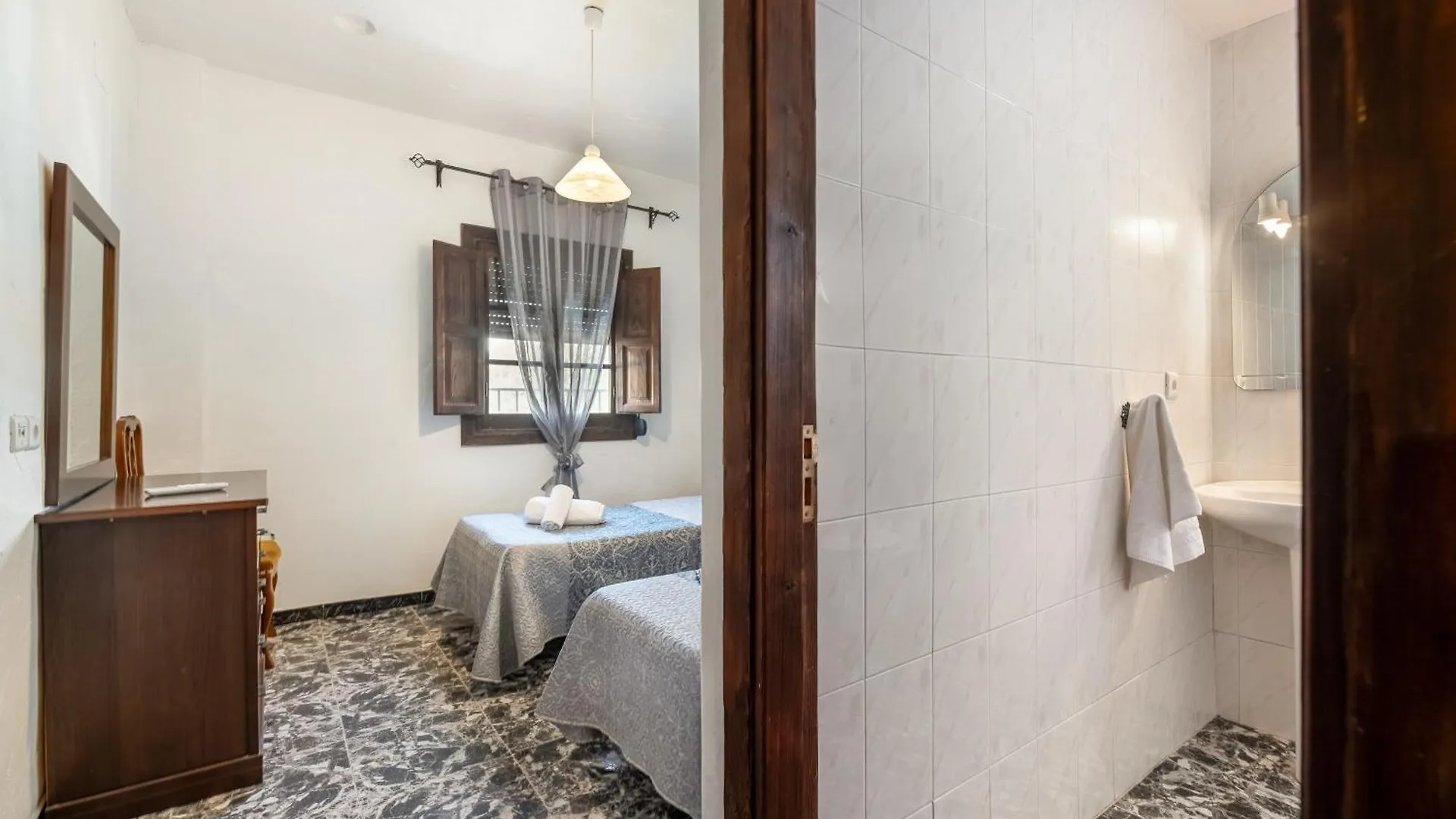 Konukevi El Abuelo Otel Guaro